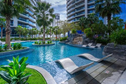Prime 1BR Location Minutes to Burj Dubai Mall by Vibel