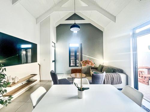 Ένα ή περισσότερα κρεβάτια σε δωμάτιο στο Home away from home