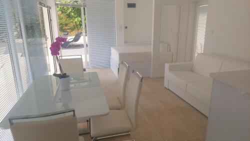 Gambar di galeri bagi Pool and Jacuzzi Luxury Apartments di Matulji