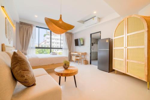 a living room with a couch and a table at Rim Apartment Pattaya in Pattaya South