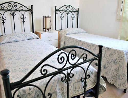 Ένα ή περισσότερα κρεβάτια σε δωμάτιο στο arnesano villetta di salentolimit
