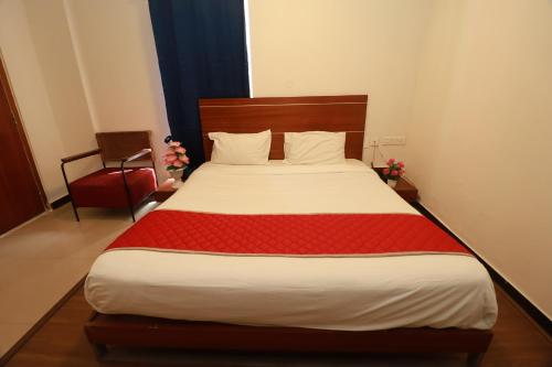 Postel nebo postele na pokoji v ubytování Sri Vishnu Inn