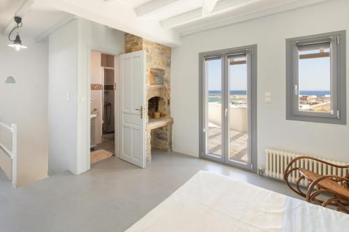 Walk to Naousa - 5BR House - Amazing View - Vireya