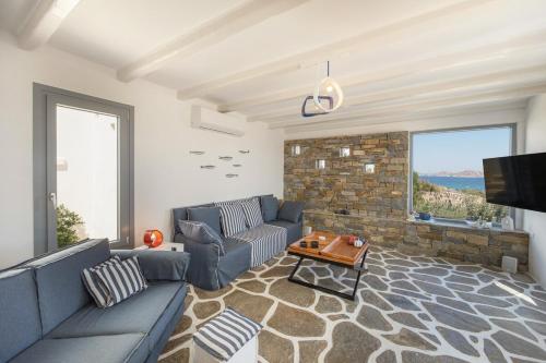 Walk to Naousa - 5BR House - Amazing View - Vireya