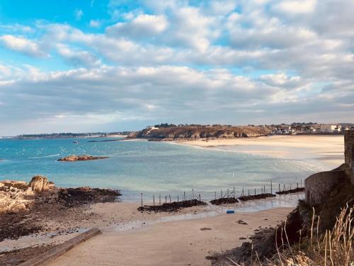 a view of a beach on a cloudy day at Longère 12 couchages Ploubalay in Ploubalay