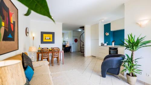 Alvor 3 Bed Apt with Airconditioning, Sea and Poolview near Beach