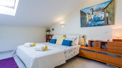 Alvor 3 Bed Apt with Airconditioning, Sea and Poolview near Beach