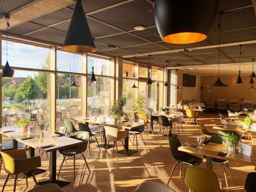 Restaurace v ubytování Ökohotel aus Holz Alea Eco