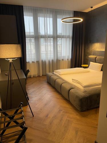 En eller flere senge i et værelse på Motel Blue Messe