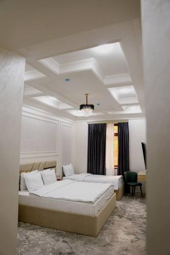 Кровать или кровати в номере Ko'k Saroy Plaza Hotel