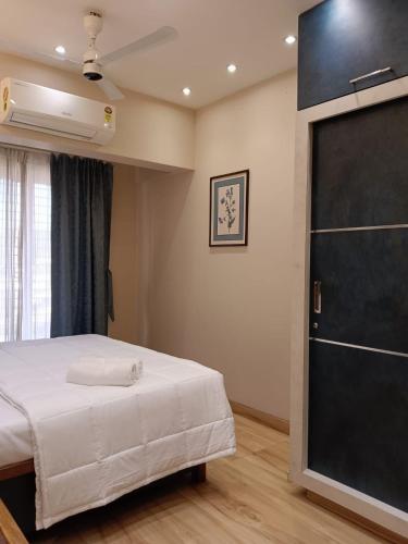 a bedroom with a bed and a black chalkboard at Satya Stays Premium Boutique Apartment in Navi Mumbai