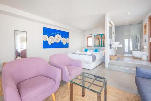 a bedroom with two pink chairs and a bed at Mimar Altea Exclusive in Altea