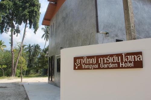 a sign on the side of a building at Yangyai Garden Hotel in Koh Phangan