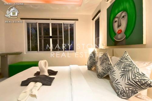 Ένα ή περισσότερα κρεβάτια σε δωμάτιο στο Villa Tree Samui - Unique 5BR Tropical Villa