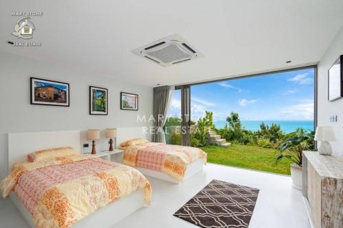 Postel nebo postele na pokoji v ubytování Villa Jugraj - A Perfect Retreat for Your Rejuvenating Vacation in Chaweng Noi Samui