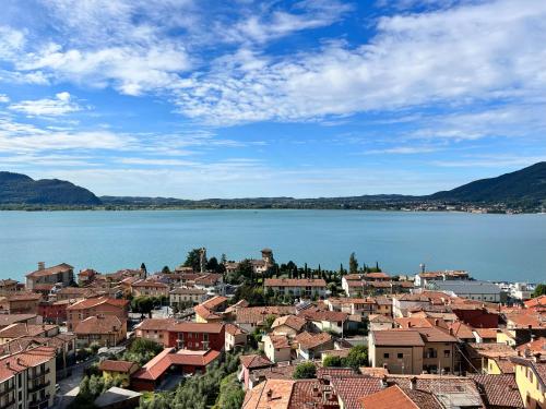 a view of a town next to a large body of water at Terrazza sulle mura Appartamento Sole in Predore