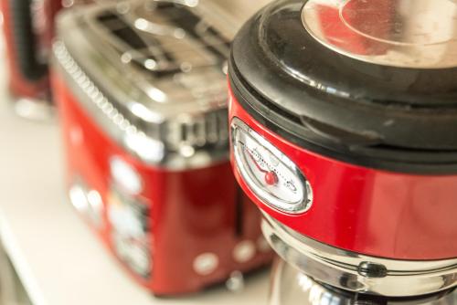 two red canisters are sitting on a shelf at Photoeverhome in Bengtsfors