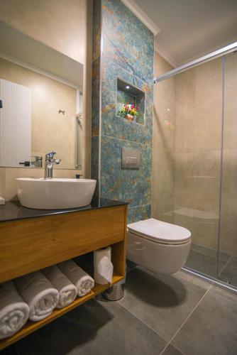 Ванная комната в Huzur Apart Hotel