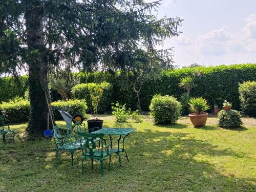 a table and chairs under a tree in a yard at Relax in Campagna - Mugello Circuit in Scarperia