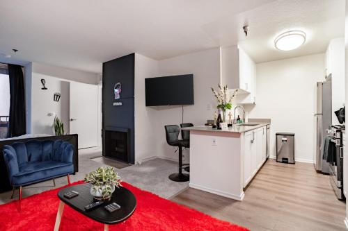 a living room with a table and a desk at Style, Peace, Comfort in N Hollywood Next to Burbank Free Indoor Parking and Wifi in Burbank