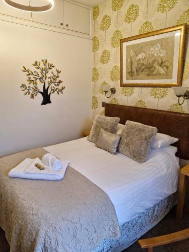 Ένα ή περισσότερα κρεβάτια σε δωμάτιο στο Forest Guest House
