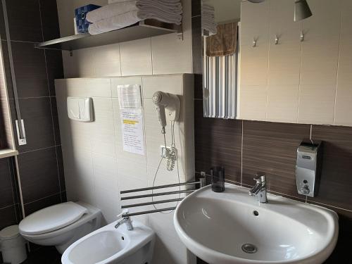 a bathroom with a sink and a toilet at Stanza Nietzsche in Cosenza