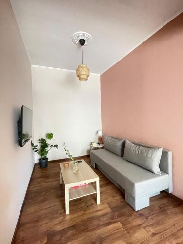 Lemon Yard Apartment