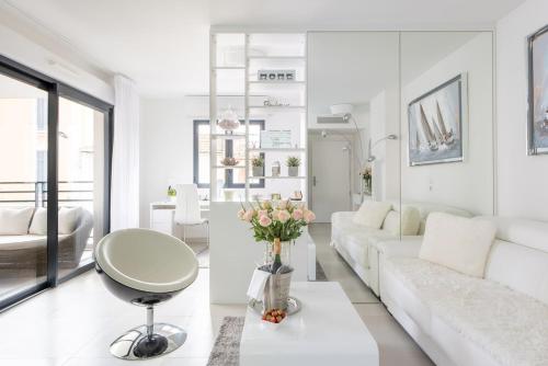 Luxueux appartement proche de la Croisette avec grande terrasse aménagée