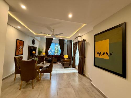 Ruang duduk di Tom's Luxury Hotel