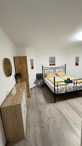 Katil atau katil-katil dalam bilik di Exquisite Rooms in Shared Villa with Garden & Parking