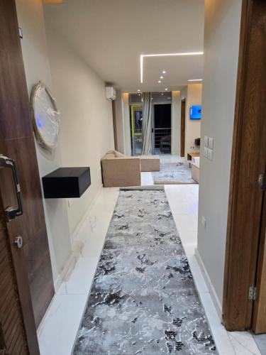 كمبوند وان قطامية معمار المرشدي علي دائري المعادي برج 207 شقة 711 بالقرب من مطار القاهرة