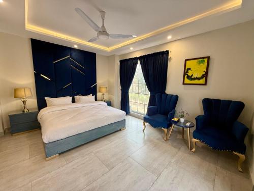 Katil atau katil-katil dalam bilik di Tom's Luxury Hotel