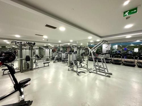 Ramada by Wyndham Istanbul Merterにあるフィットネスセンターまたはフィットネス設備