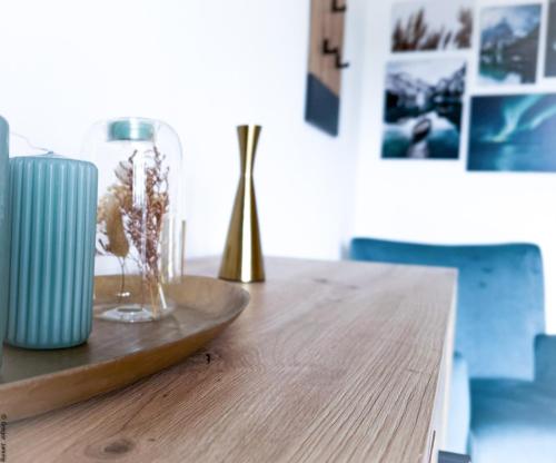 a wooden table with a vase and a lamp on it at Ferienhaus Auszeit in Grabenstätt
