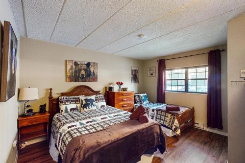 a bedroom with a bed and a dresser and a window at On Lake Time in Lake Harmony