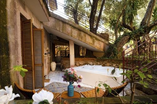 Taman di luar Oyster Residences - Adult Only