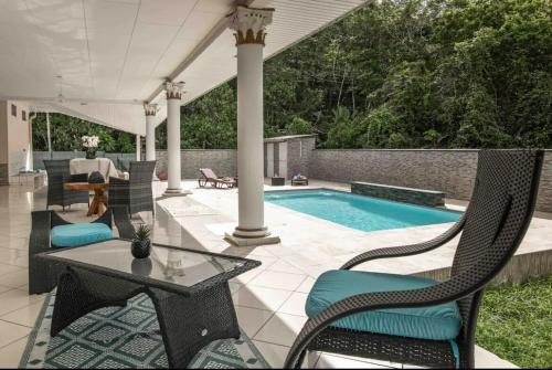 Villa Aquaterra 200m2 - jacuzzi privatif chambre parentale, piscine, garage