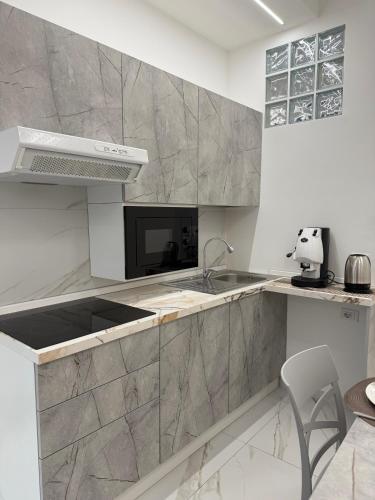 Miranapoli Suite