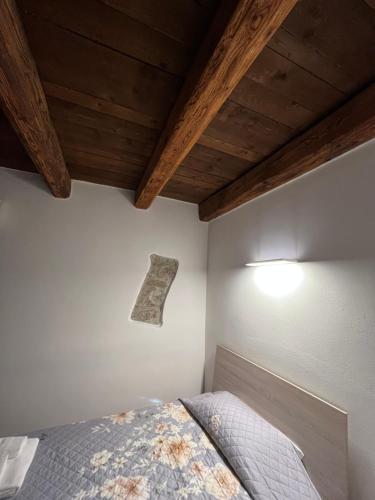 a bedroom with a bed and a wooden ceiling at Villaggio Della Salute Più in Monterenzio