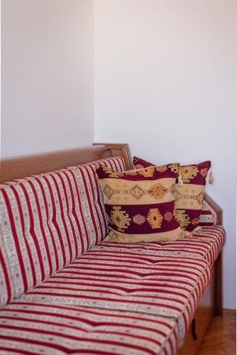 Katil atau katil-katil dalam bilik di Charming condo in Old Town Sarajevo