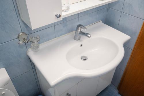 Bilik mandi di Charming condo in Old Town Sarajevo