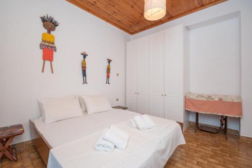 Кровать или кровати в номере Acropole Laganas Hot Spa Jacuzzi by "elite"