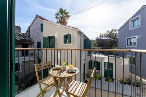 a balcony with a table and chairs on a balcony at Apartments Korta in Split