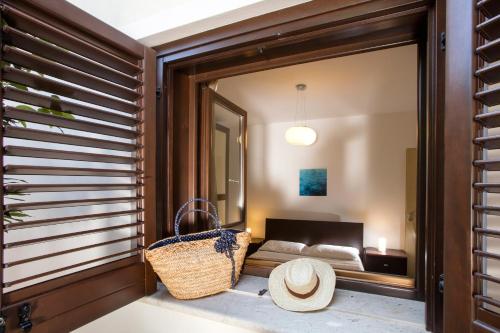 a living room with a mirror and a basket at Il Borgo Del Principino in Favignana