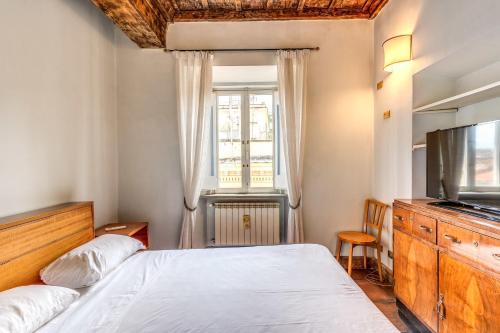Flat with Lovely Views near Piazza Navona