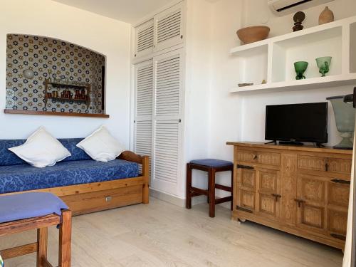 Borras Beachfront Stay - Sea Views & Island Charm photo 2
