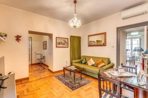 Foto XX SETT: Flat by Barberini Trevi Fountain 1