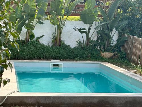 Bazén v ubytování PRAGA 2 - Encantadora casa con piscina y vistas al bosque! nebo v jeho okolí