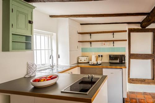 Nhà bếp/bếp nhỏ tại Carol's Cottage