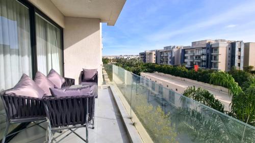 Rõdu või terrass majutusasutuses Axxodia- Apartments In Lake View Residence